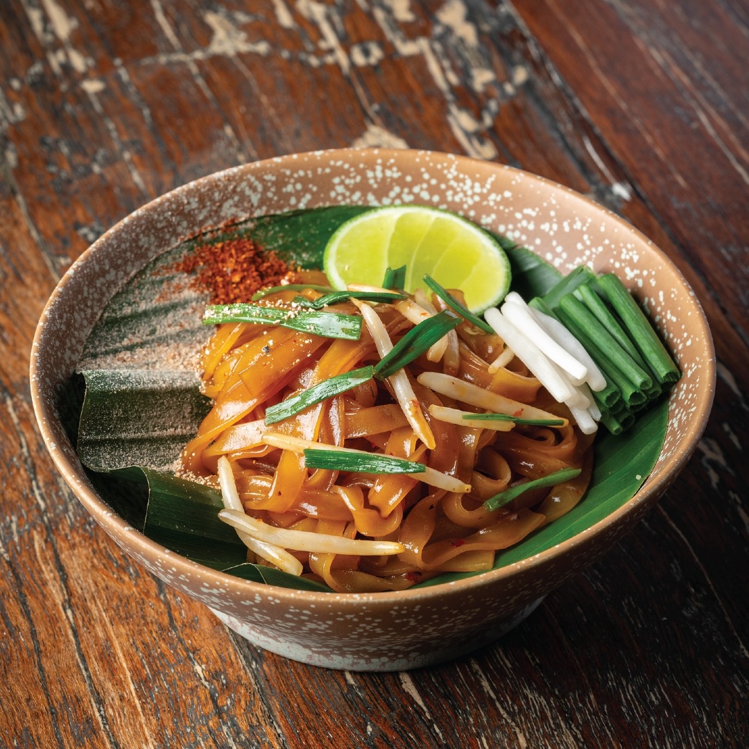 A bowl of wok noodles.